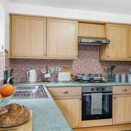 Station & Shops 3Min Walk I Heathrow 15 Mins I X2 Ensuites I Parking X2 兰利沼泽 外观 照片