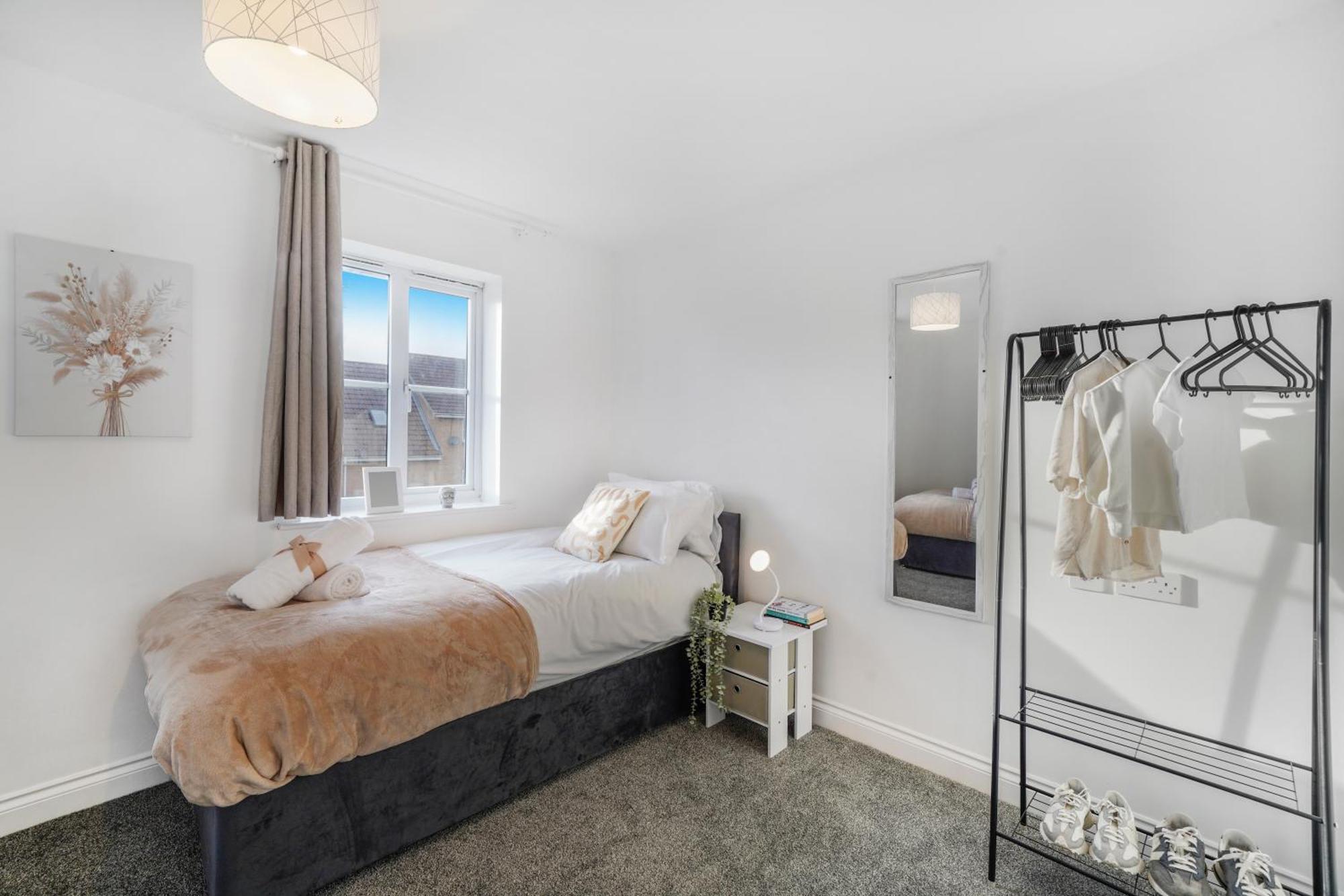 Station & Shops 3Min Walk I Heathrow 15 Mins I X2 Ensuites I Parking X2 兰利沼泽 外观 照片